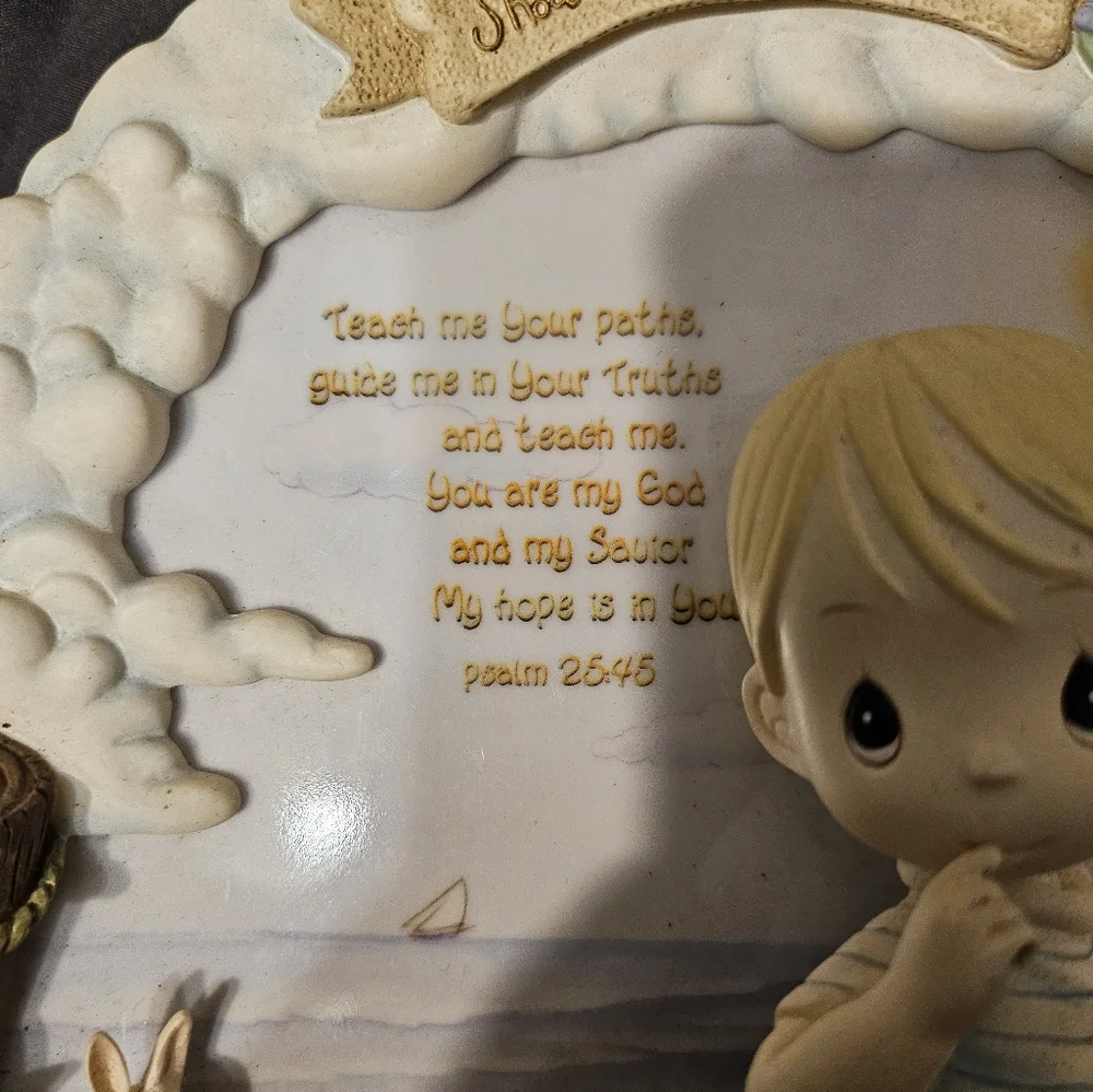 Precious moments, 3-d‎ collector plate, show me your way Lord